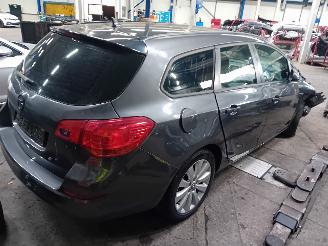 Opel Astra Astra J Sports Tourer (PD8/PE8/PF8) Combi 1.4 Turbo 16V (A14NEL/B14NEL=
) [88kW]  (10-2010/04-2016) picture 4