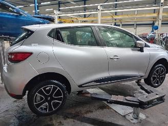 Renault Clio Clio IV (5R) Hatchback 5-drs 0.9 Energy TCE 90 12V (H4B-408(H4B-B4)) [=
66kW]  (11-2012/08-2021) picture 3