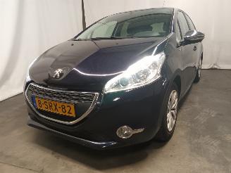Auto incidentate Peugeot 208 208 I (CA/CC/CK/CL) Hatchback 1.2 Vti 12V PureTech 82 (EB2F(HMZ)) [60k=
W]  (03-2012/12-2019) 2013/11
