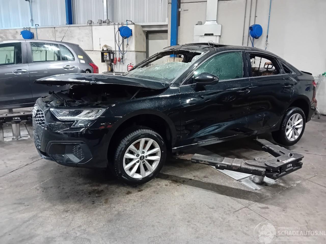 Audi A3 A3 Limousine (8YS) Sedan 1.0 30 TFSI 12V Mild Hybrid (DLAA) [81kW]  (0=
6-2020/...)