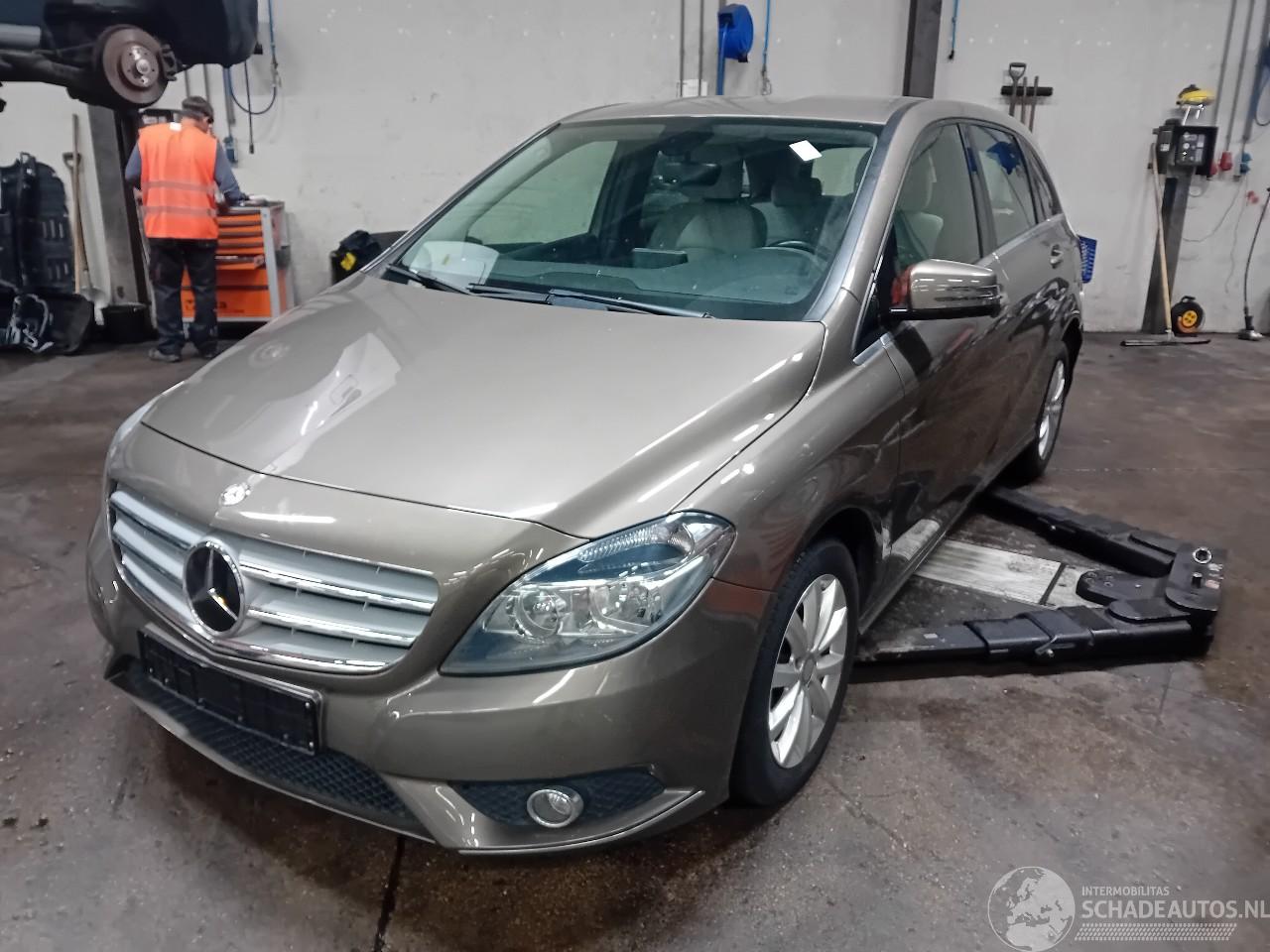 Mercedes B-klasse B (W246) Hatchback 1.6 B-180 BlueEFFICIENCY Turbo 16V (M270.910) [90kW=
]  (11-2011/12-2018)