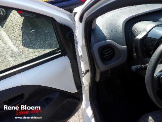 Peugeot 108 1.0 e-VTI Active 5drs Airco picture 8