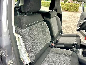 Citroën C3 1.2 PureTech 83pk C-Series - navi - line assist - clima - cruise - apple carpl - 66dkm nap - licht + regensensor picture 52