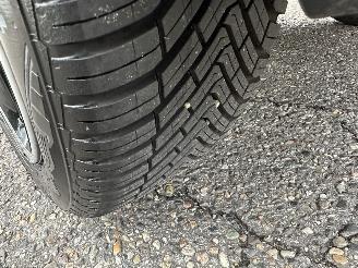 Citroën C3 1.2 PureTech 83pk C-Series - navi - line assist - clima - cruise - apple carpl - 66dkm nap - licht + regensensor picture 79