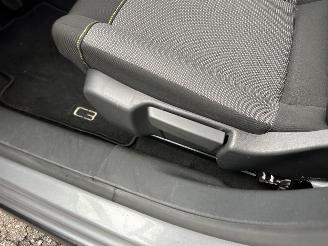 Citroën C3 1.2 PureTech 83pk C-Series - navi - line assist - clima - cruise - apple carpl - 66dkm nap - licht + regensensor picture 35