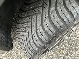 Citroën C3 1.2 PureTech 83pk C-Series - navi - line assist - clima - cruise - apple carpl - 66dkm nap - licht + regensensor picture 83