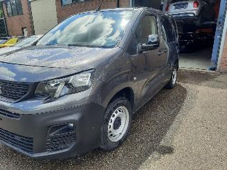 Peugeot Partner 1.2 110Pk Partner Premium 2x schuifdeuren & Achter deuren PDC Voor & Achter picture 2