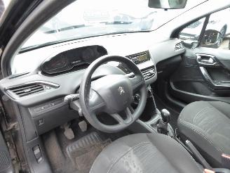 Peugeot 208  picture 10
