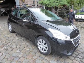 Peugeot 208  picture 3