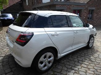 Suzuki Swift GL picture 5