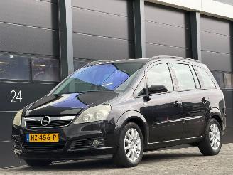 Unfallwagen Opel Zafira 2.2 Essentia Navi Airco 7-PERS 2005/8