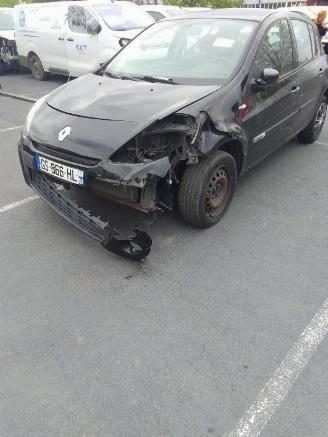 krockskadad bil auto Renault Clio  2012/3