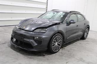 krockskadad bil auto Porsche Macan  2024/12