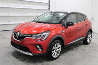damaged passenger cars Renault Captur  2020/2