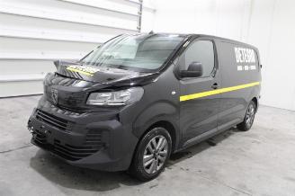 krockskadad bil auto Peugeot Expert  2025/2