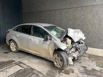 Démontage voiture Ford Focus III Sedan 2011 1.6 TDCi 95 Sedan 4Dr Diesel 1.560cc 70kW FWD 2010-07 2011/4
