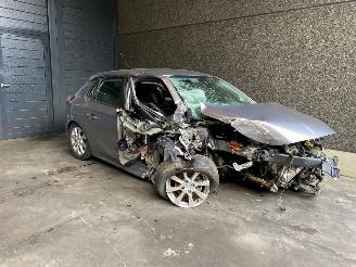 Coche siniestrado Opel Corsa F (UB/UP) Hatchback 5-drs 2019 1.2 12V 75 Hatchback  Benzine 1.199cc 55kW FWD 2019-07 2021/1