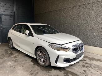 Uttjänta bilar auto BMW 1-serie (F40) Hatchback 2019 118i 1.5 TwinPower 12V Hatchback  Benzine 1.499cc 103kW 2020/7