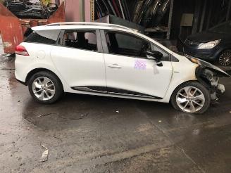 Salvage car Renault Clio Benzine - 6vit 2016/1