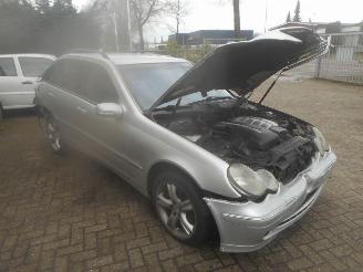 krockskadad bil auto Mercedes C-klasse c270 cdi 2003/1