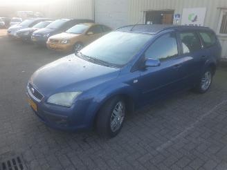 Ford Focus 1.6 ghia picture 2