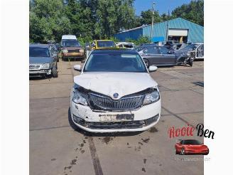 Coche siniestrado Skoda Rapid Rapid, Liftback, 2012 / 2022 1.2 TSI 16V 2015/7