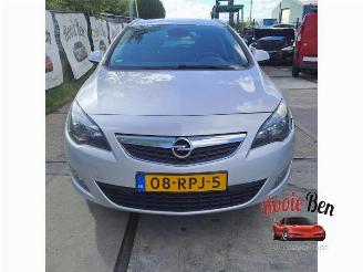 Vrakbiler auto Opel Astra Astra J Sports Tourer (PD8/PE8/PF8), Combi, 2010 / 2015 1.4 Turbo 16V 2011/6