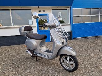 krockskadad bil bromfiets Vespa  LX 4T 4V TOURING 2013/1