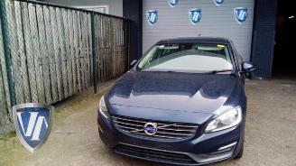 Vrakbiler auto Volvo S-60 S60 II (FS), Sedan, 2010 / 2018 2.0 D4 16V 2014