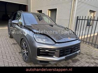 Damaged car Porsche Cayenne E-Hybrid Exclusive Design Matric ACC 2024/5